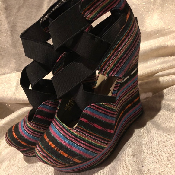 Heels - Picture 2 of 4